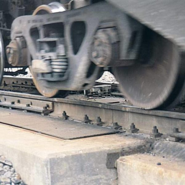 Rail scales on axles and wheels